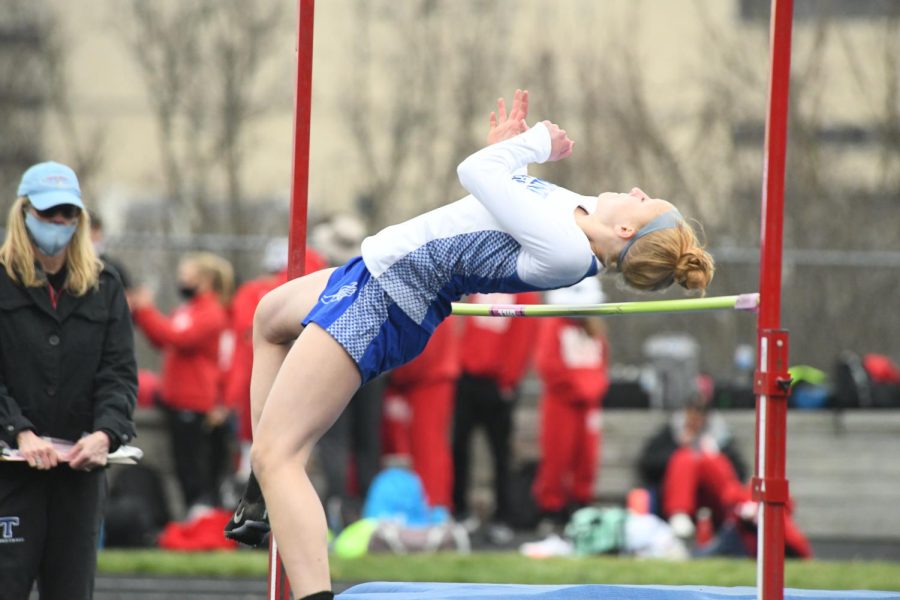 Then-sophomore+Eden+Williamson+attempts+the+high+jump%2C+hoping+to+meet+her+goal+of+qualifying+for+last+season%E2%80%99s+PIAA+State+meet%21+She+works+hard+in+this+year%E2%80%99s+junior+season+towards+getting+to+the+PIAA+State+meet.