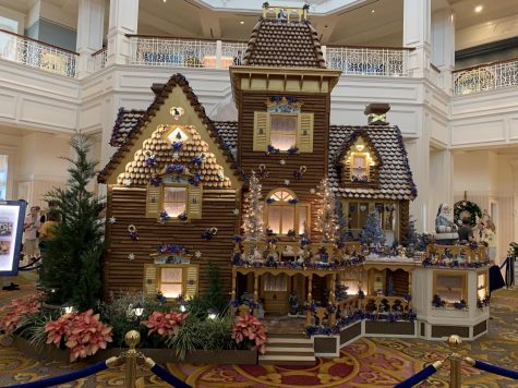 This gingerbread house, currently in residence at Disneys Grand Floridian Resort in Orlando, Florida, is a functioning dessert stand. With space inside for two to three  workers and loads of holiday treats, the life-size edible house was made from more than 800 pounds of flour and countless decorations celebrating Walt Disney Worlds 50th anniversary. 