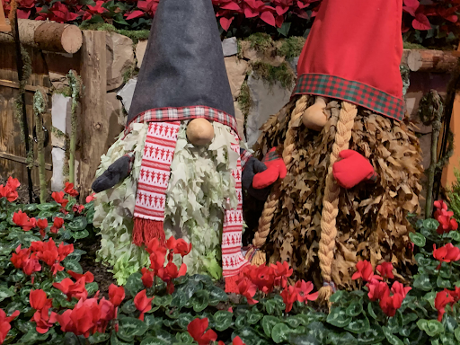 Phipps Conservatory transports its guests to a magical forest filled with Christmas gnomes, fairy gardens and other enchanting elements! With its mix of beauty and interaction, it's an activity for the whole family. 